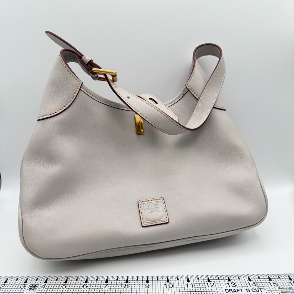 Dooney & Bourke Cream Leather Shoulder Bag | Smoke Free Home 💛